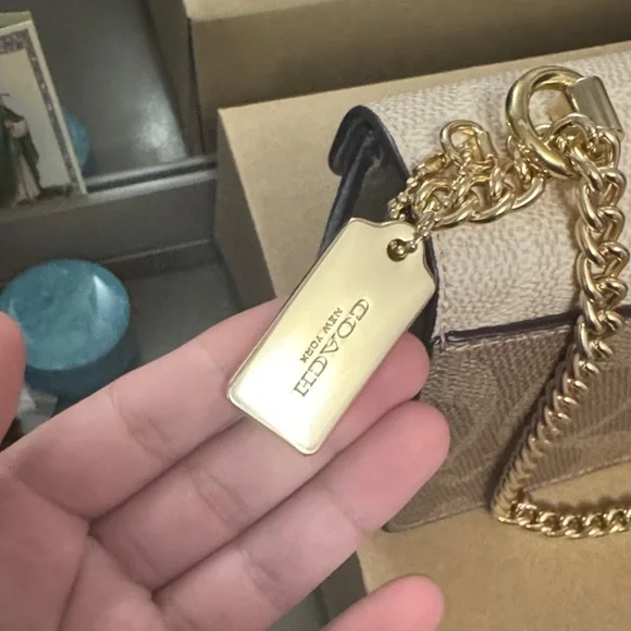 NEW COACH ENVELOPE CROSSBODY PURSE (color:Sand/tan) - Picture 3 of 11